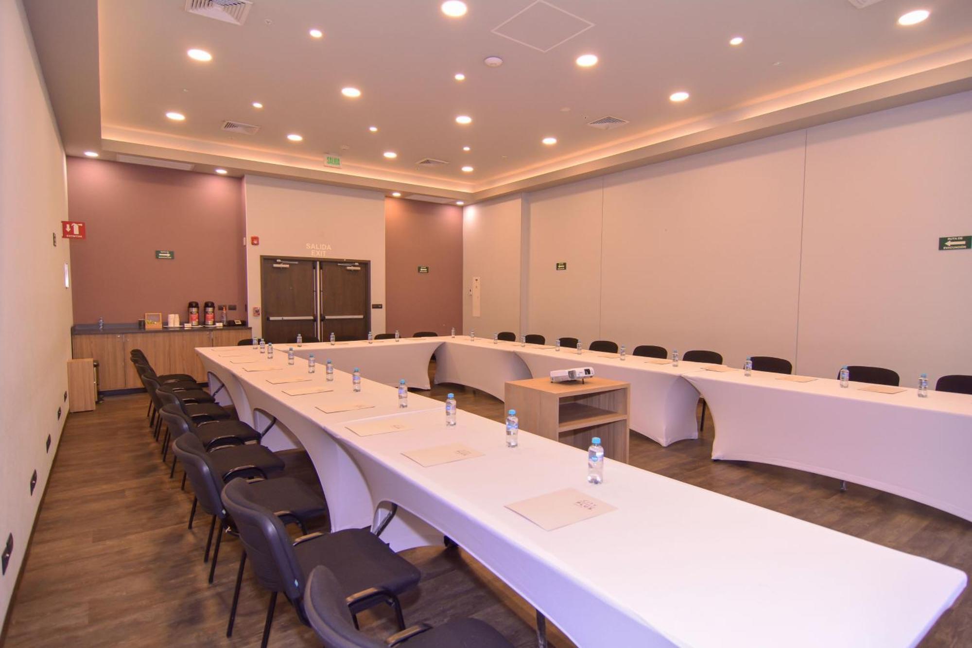 City Express Plus By Marriott Medellin Colombia Exterior photo